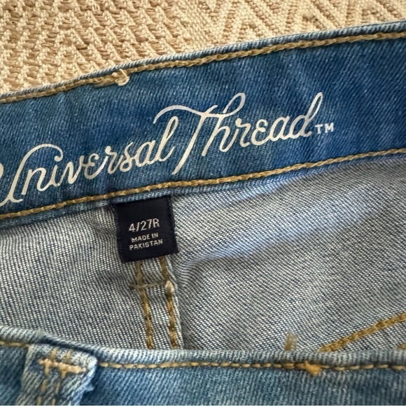 Universal Thread Mid Rise Bermuda Jean Shorts - Picture 3 of 3